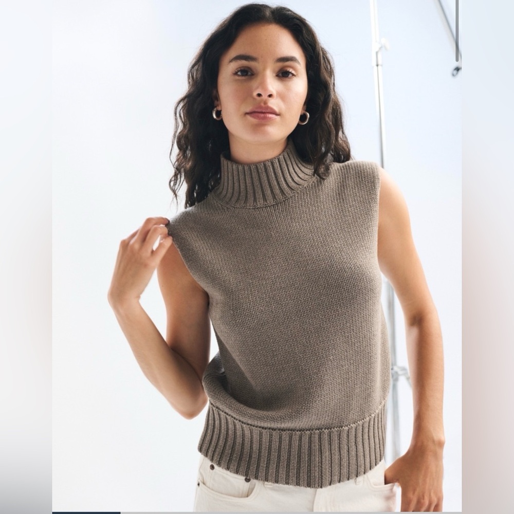 NWOT Abercrombie & Fitch Mockneck Sweater Shell Top